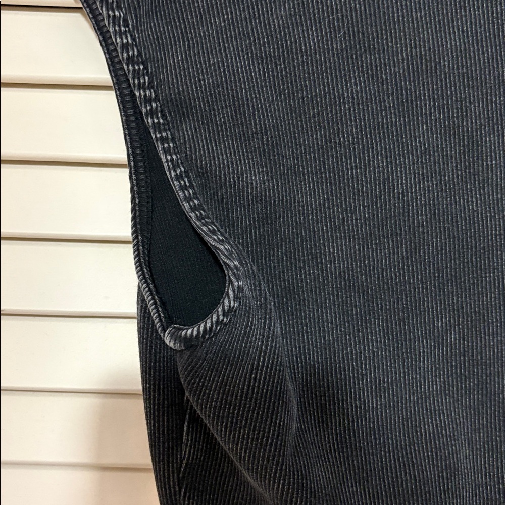 Anthem Black V-Neck Cap Sleeve Women's Top - Picture 3 of 4